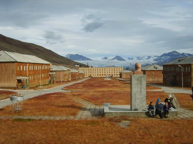 Pyramiden en Svalbard, Noruega (abandonada, 1998).