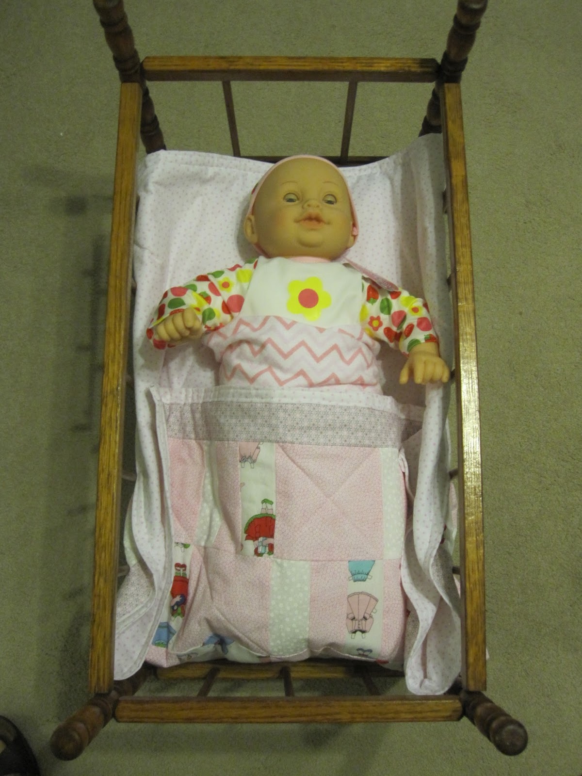 Happy Cottage Quilter Baby doll bed