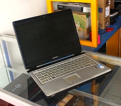 harga laptop bekas toshiba u305