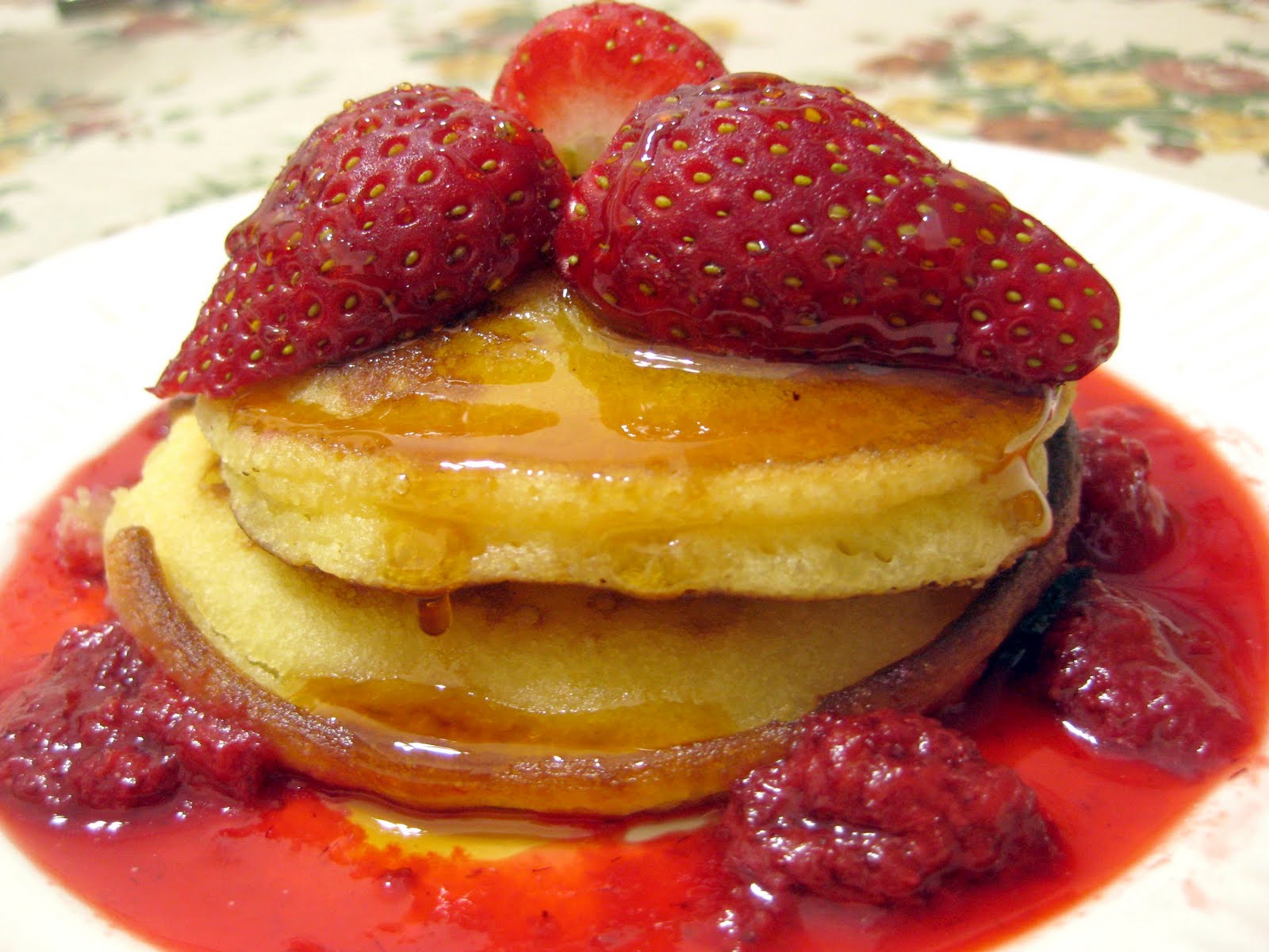 RESEPI NENNIE KHUZAIFAH: Pancake sos strawberry