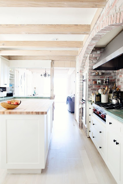 Tour boho Malibu beach house of Danny DeVito & Rhea Perlman - kitchen www.BoHoHome.com @bohosusan
