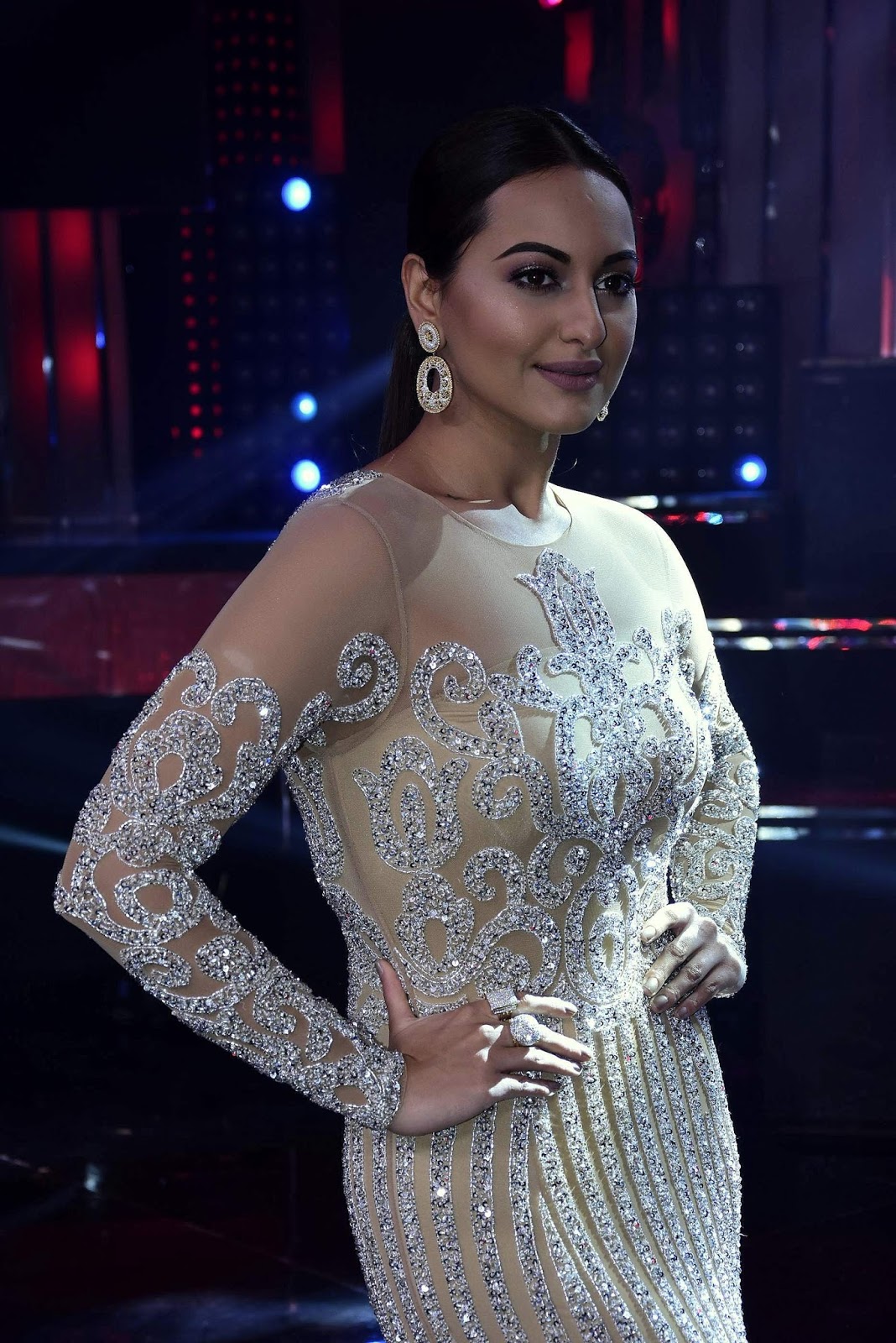 Sonakshi Sinha Looks Hot On The Sets Of Star Plusâ€™ Dance Reality Show â€œNach Baliyeâ€ Season 8 in Mumbai