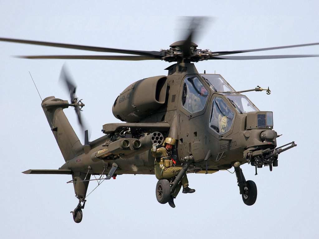 A129 Mangusta Multirole Attack Helicopter Fighter Jet Picture and Photos