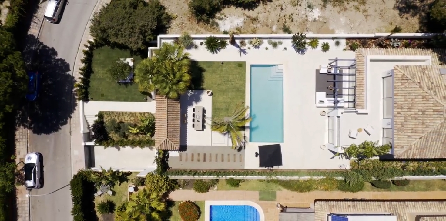 18 Photos vs. Modern villa close to the beach in Elviria, Marbella vs. Interior Design Tour