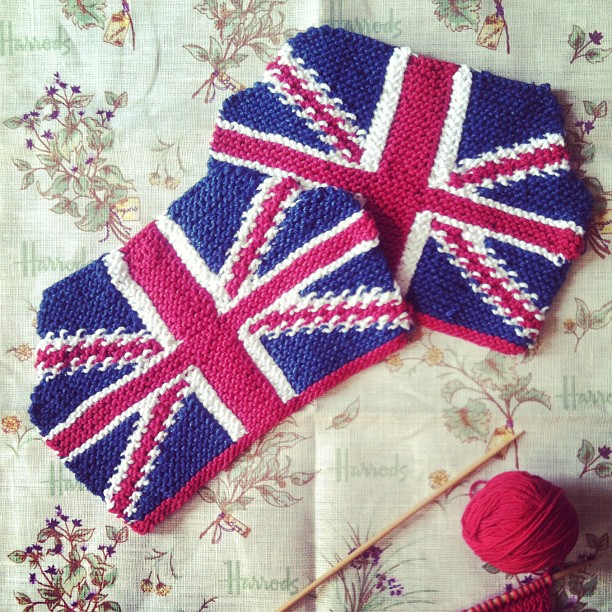 anna knits, etc. anna knits union jack tea cosy update 3