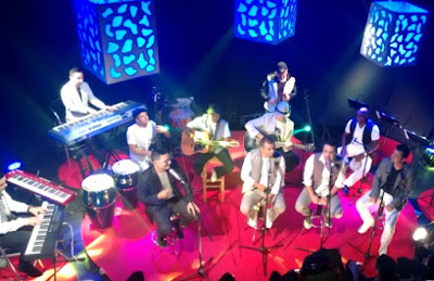 Grupo Galé Foto de Galé cantando en concierto
