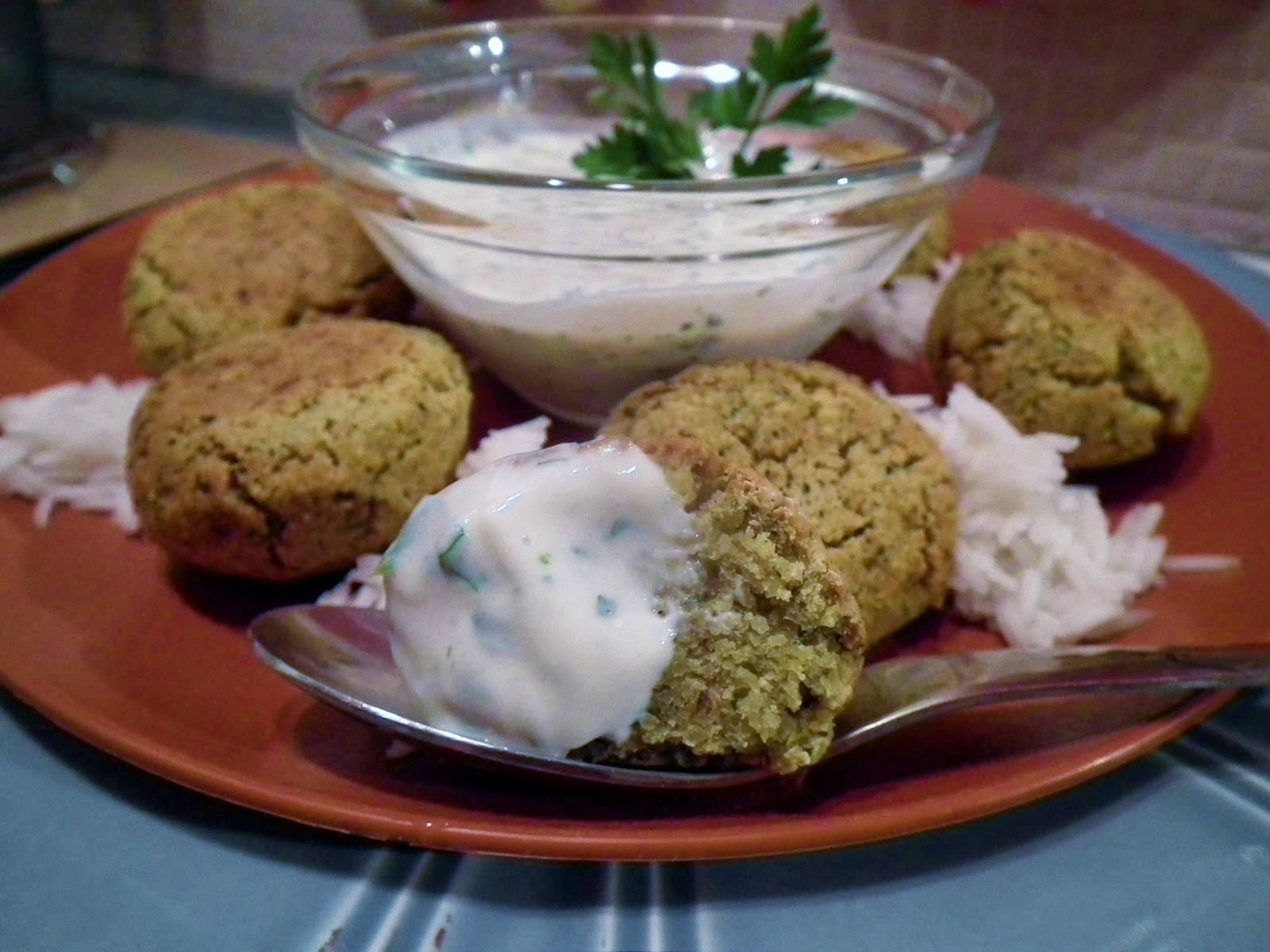 falafel con salsa yogurt ( polpette arabe di ceci)