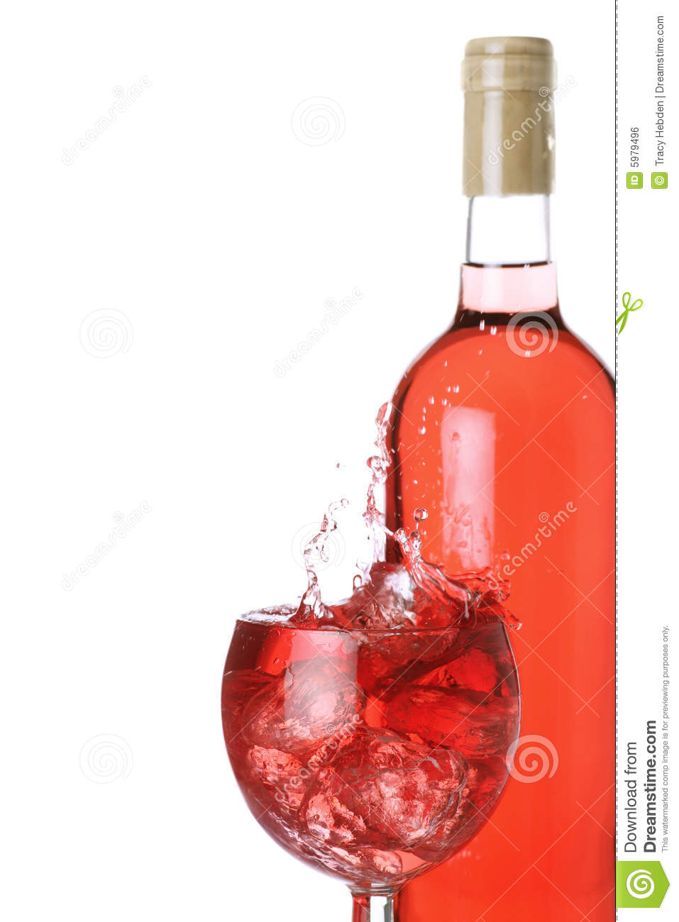 Добавлять лед в вино. Шампанское в ведерке. Бутылки в чаше со льдом. Шампанское со льдом. Добавлять лед в вино.