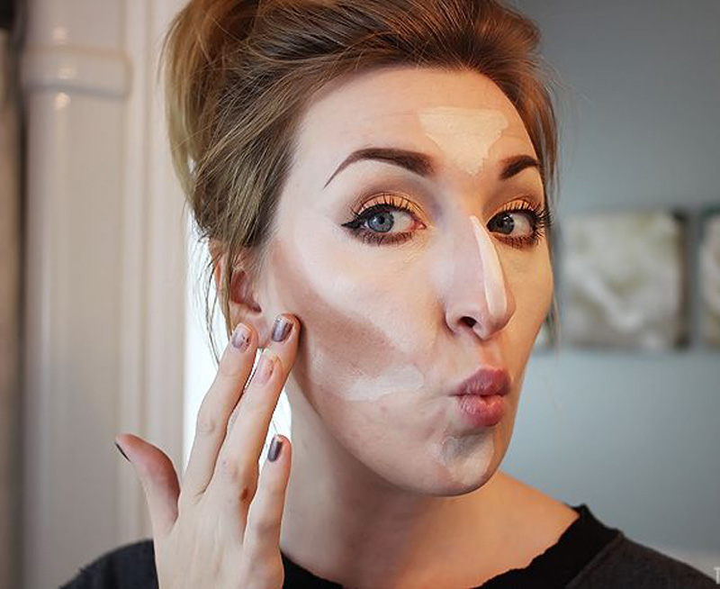 Highlighting Makeup mistakes that make you look older