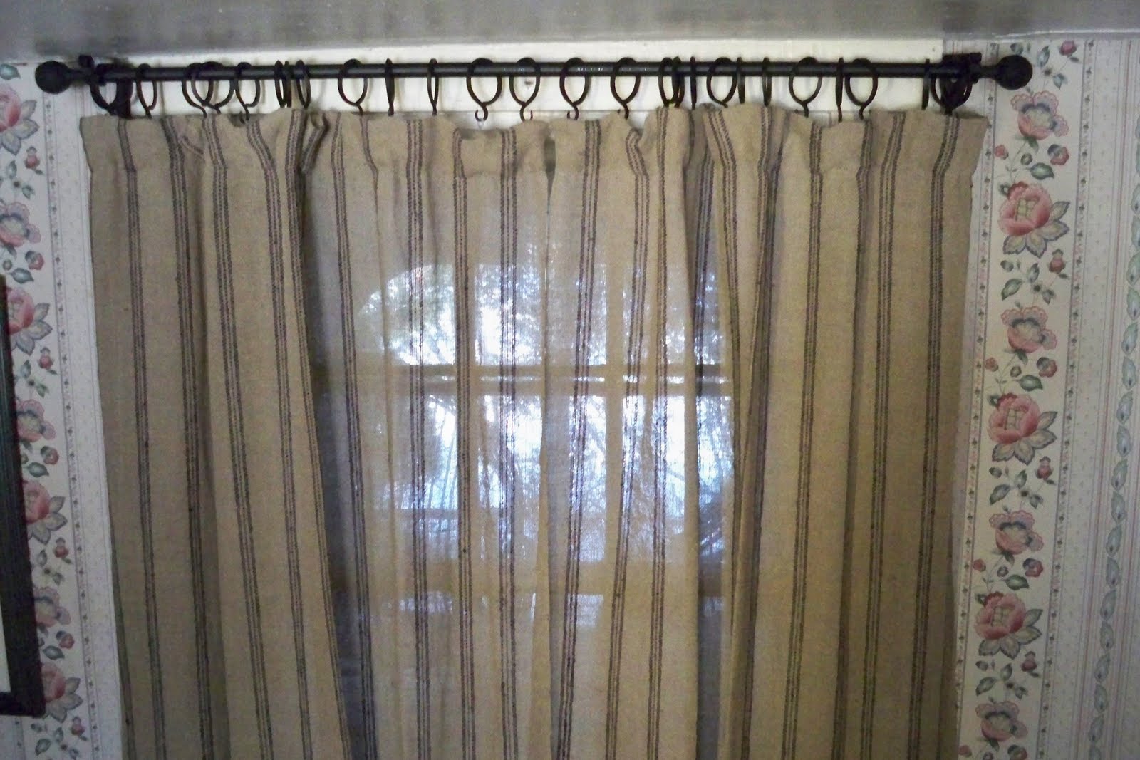 Scottish Lion wrought iron Curtain hardware and linen woven curtain