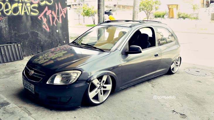 VW Gol Quadrado rebaixado com rodas Volcano London aro 18