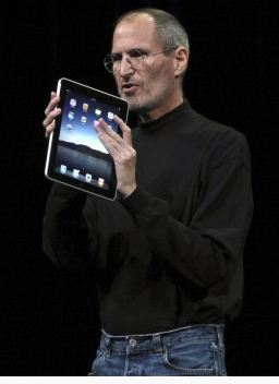 
Γιατί φορούσε πάντα μαύρο ζιβάγκο ο Steven Jobs;
