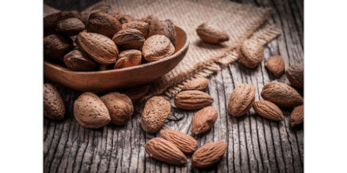 KACANG ALMOND DAN ASAM URAT Kolaka