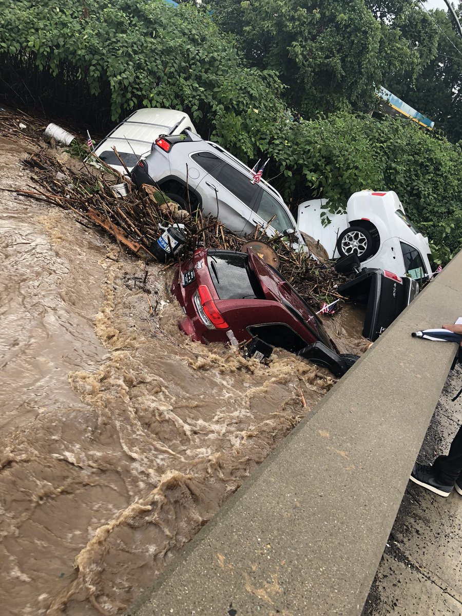 MEC&F Expert Engineers The rising floodwaters engulfed cars at