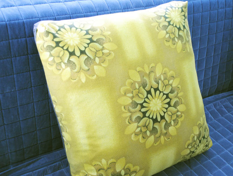 happy to make How to sew a cushion cover with a concealed zipper