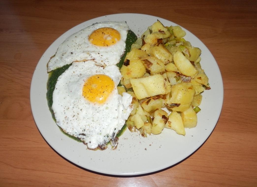 Diese, Solche und Andere Rezepte: Spinat mit Bratkartoffeln und Spiegeleier