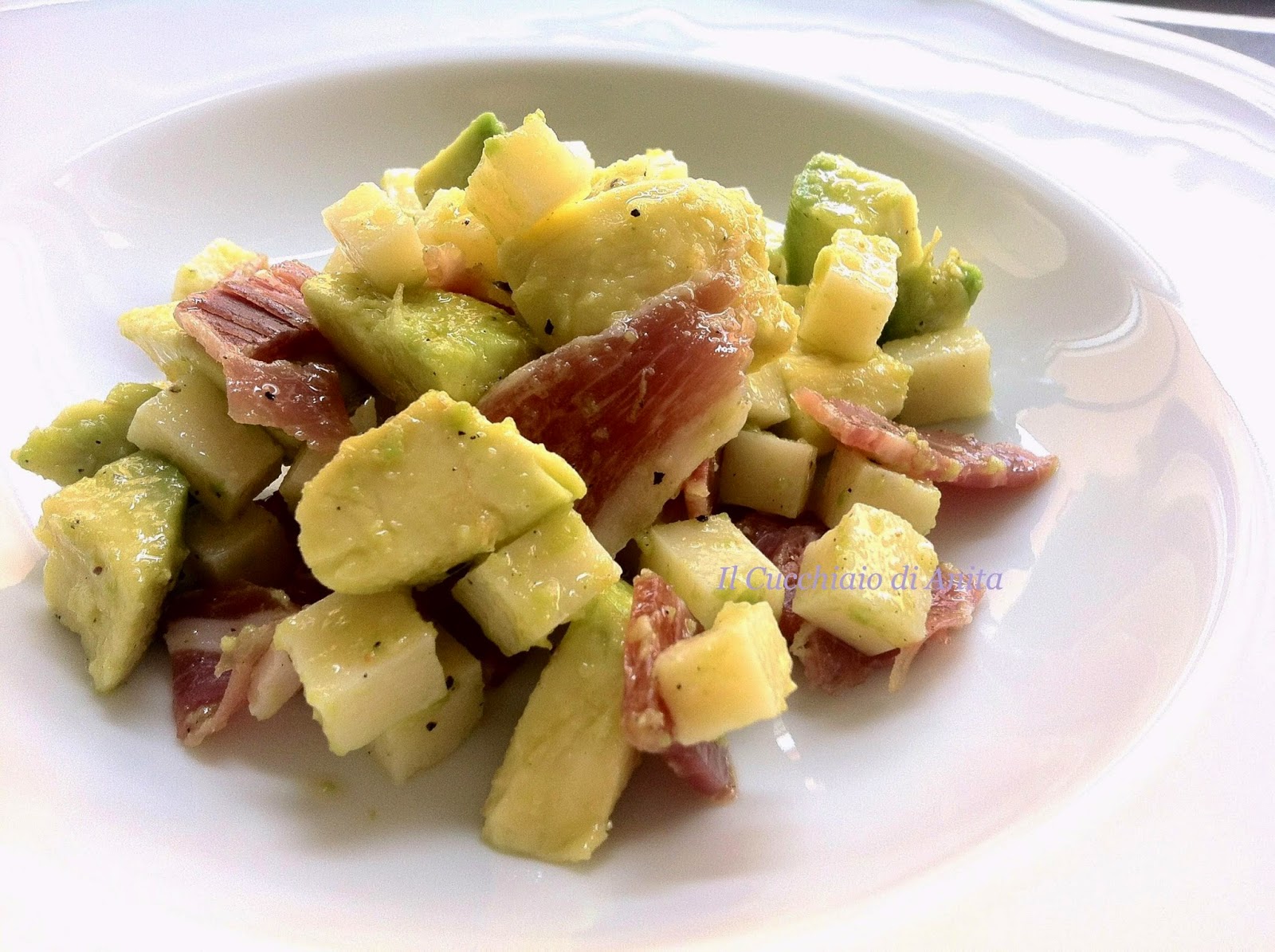 insalata di avocado, parmigiano reggiano e prosciutto di parma