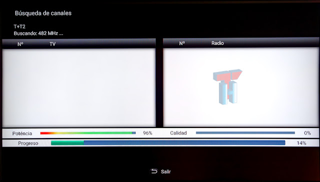 Se muestra una doble pantalla con los canales encontrados, una barra de proceso de la búsqueda y otra de potencia de señal.