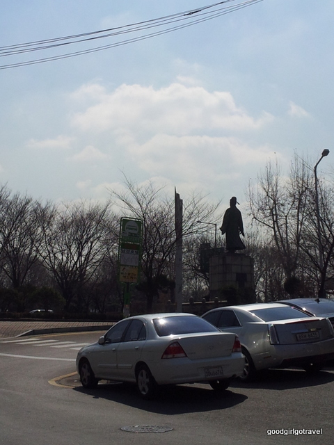 Good girl go travel: YG Building