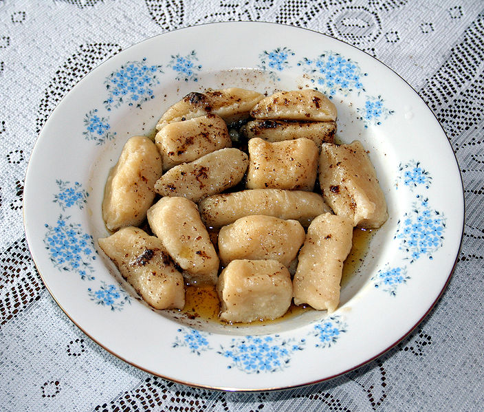 Kuchenne bajki i nie tylko: Kobiecość i leniwe pierogi