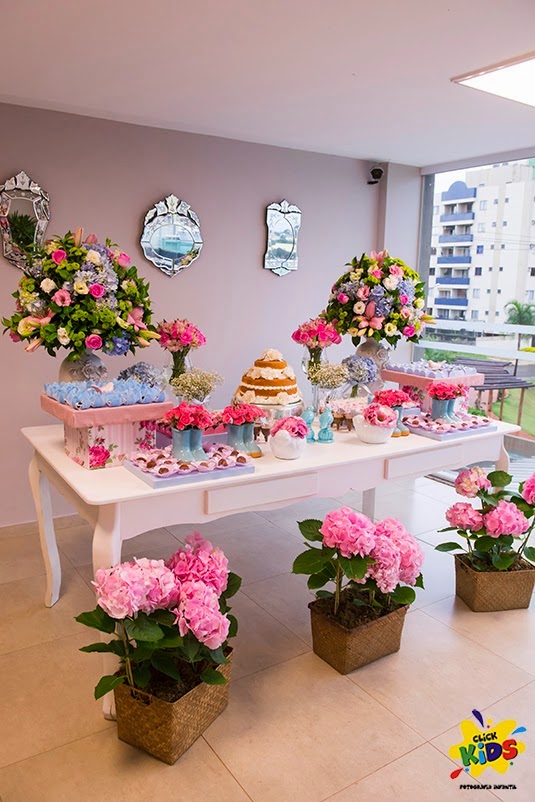 Candy bar de bautizo con flores - mesa de dulces2