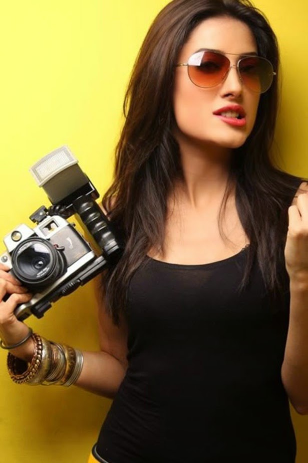 Mehwish Hayat Model and actress Latest Pictures.