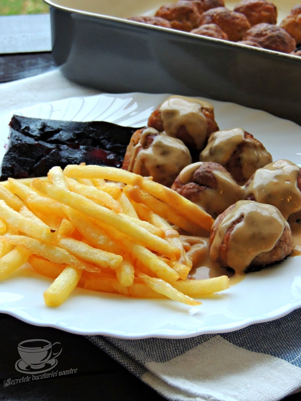 CHIFTELUŢE SUEDEZE (KÖTTBULLAR)