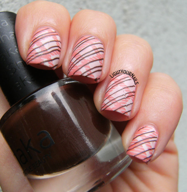 Plaid nails
