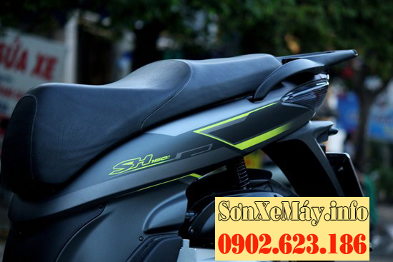 Sơn xe Honda Sh màu xám Lamborghini chỉ vàng