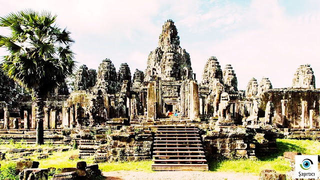en büyük hinduizm tapınağı Angkor Wat