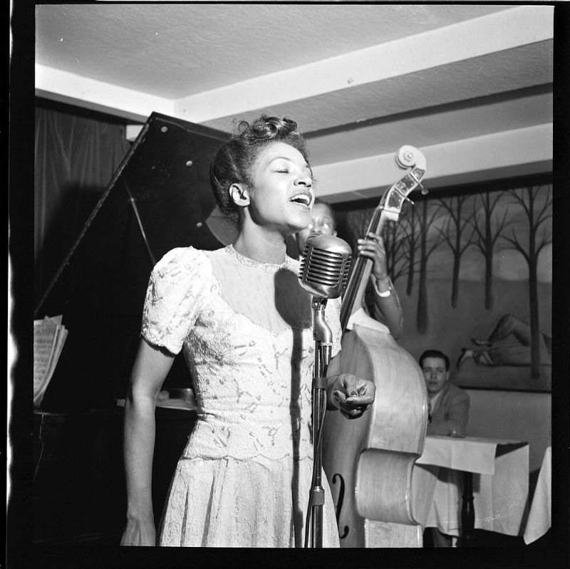 38 Amazing Portrait Photos of Celebrated Female Jazz Artists Taken by