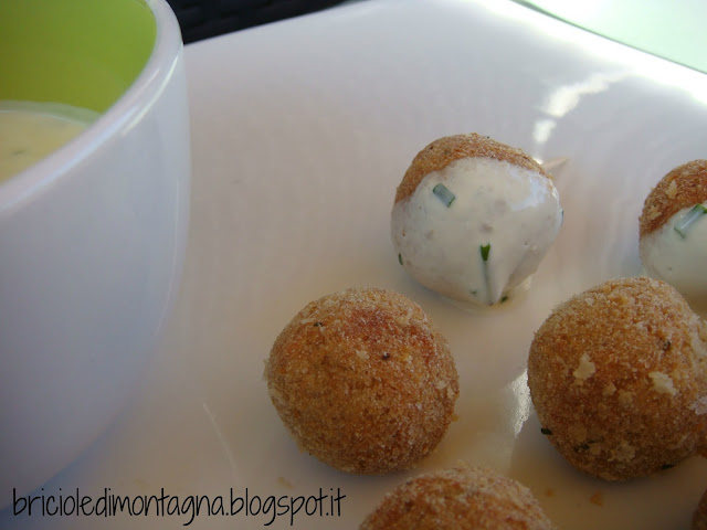 polpettine di tonno e ricotta con salsina allo yogurt