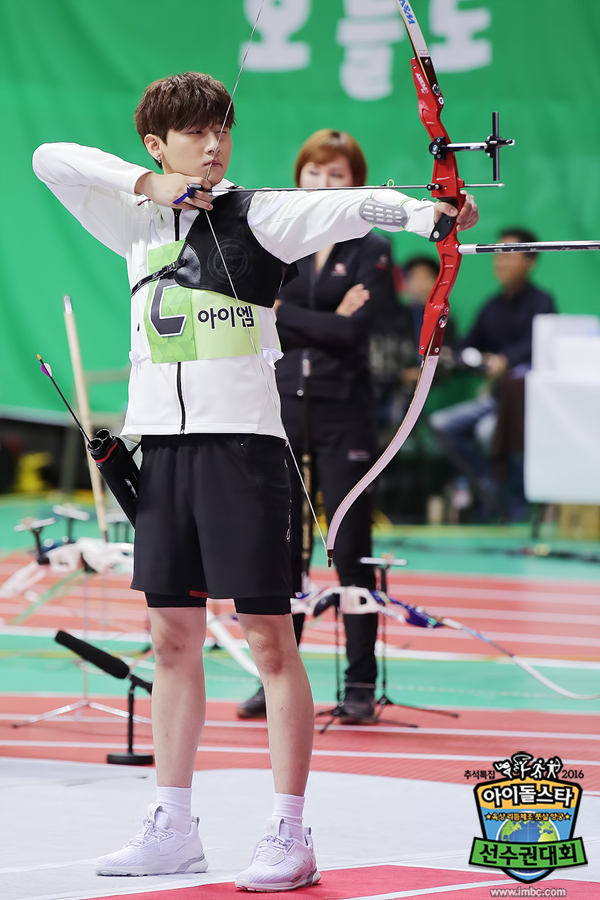 아육대에서 텐텐텐 렌즈 깨고 양궁신기록 세운 아이돌 | 인스티즈