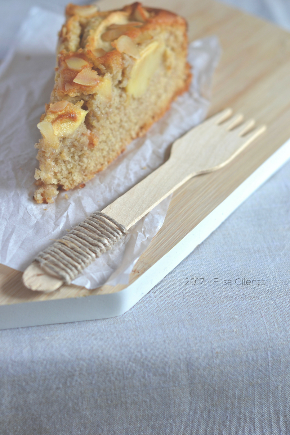 Crostata con farina integrale, con noci e confettura di ...