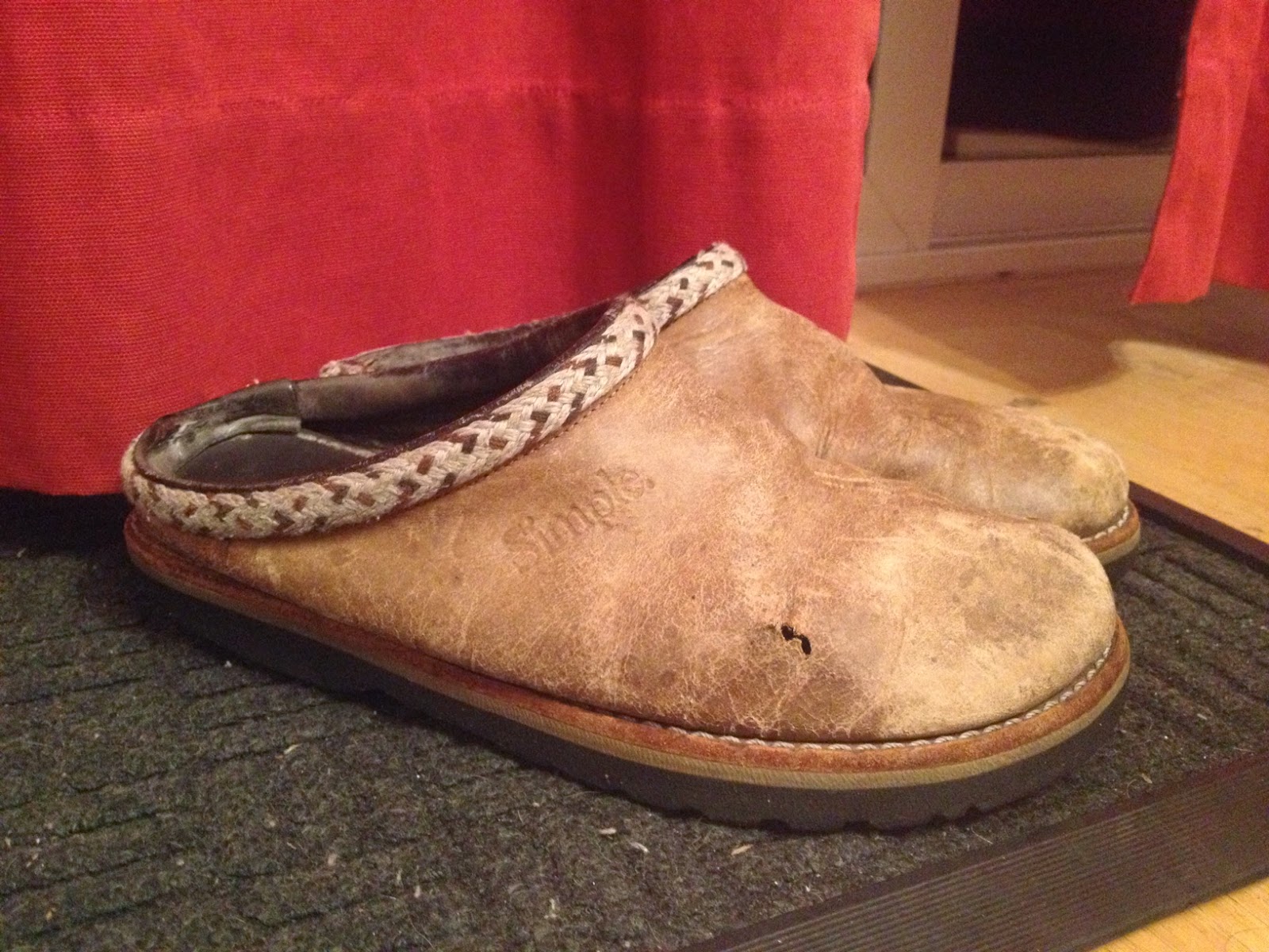 simple men's clogs