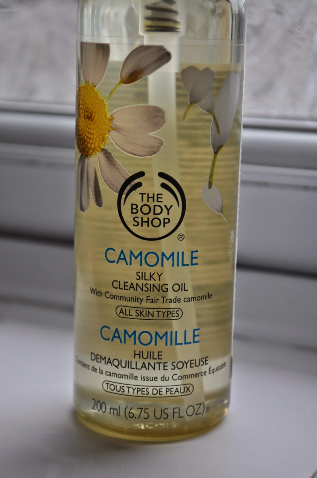 LouLouLoves. The Body Shop Camomile Cleansing OIl A Review!