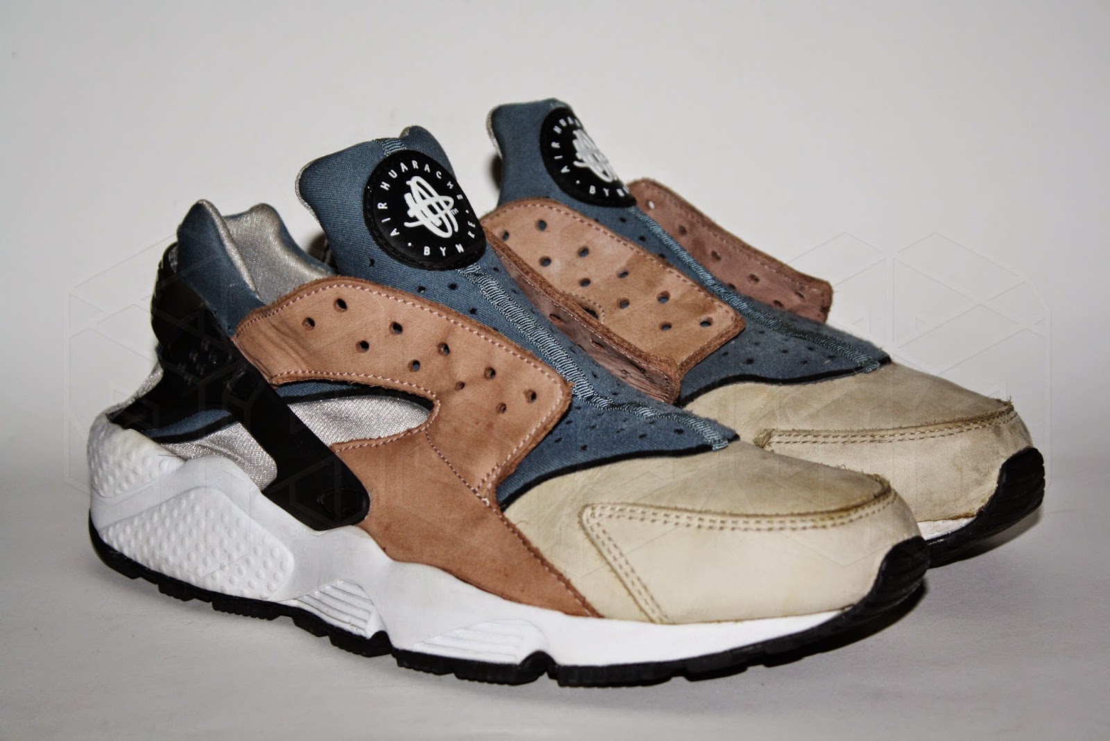 Nueve Cincuenta: Nike Air Huarache Escape. Excess Glue Removal/ Clean and Rebuild.