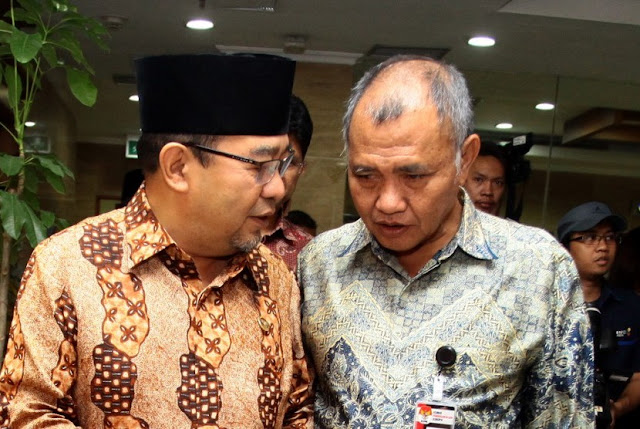 ketua-bpk-harry-azhar-azis-kiri-berbincang-bersama-ketua-_160113124601-417.jpg