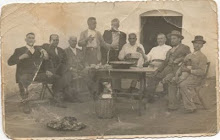 Grupo de amigos en bar Loreto, año 1956