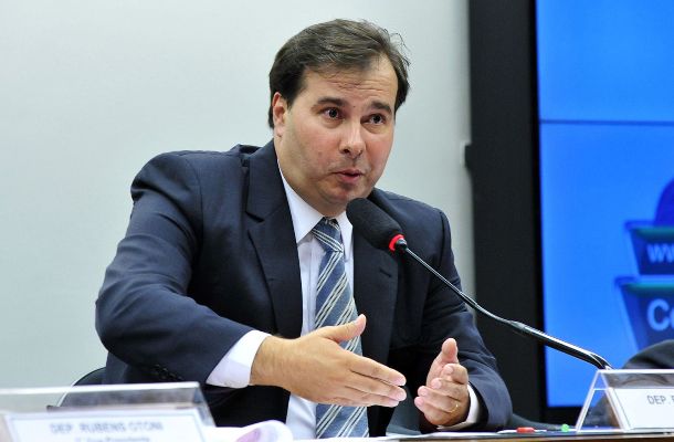 PEC QUE AMPLIA MANDATO: “É INCONSTITUCIONAL E NÃO SERÁ PAUTADA NA CÂMARA”, DIZ MAIA PEC QUE AMPLIA MANDATO: “É INCONSTITUCIONAL E NÃO SERÁ PAUTADA NA CÂMARA”, DIZ MAIA