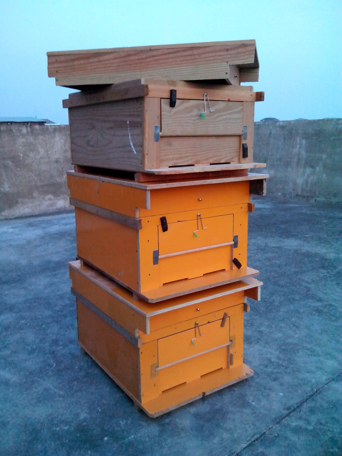 泥土蜂箱,农村简易蜂箱,蜂箱15元一个的图片_大山谷图库