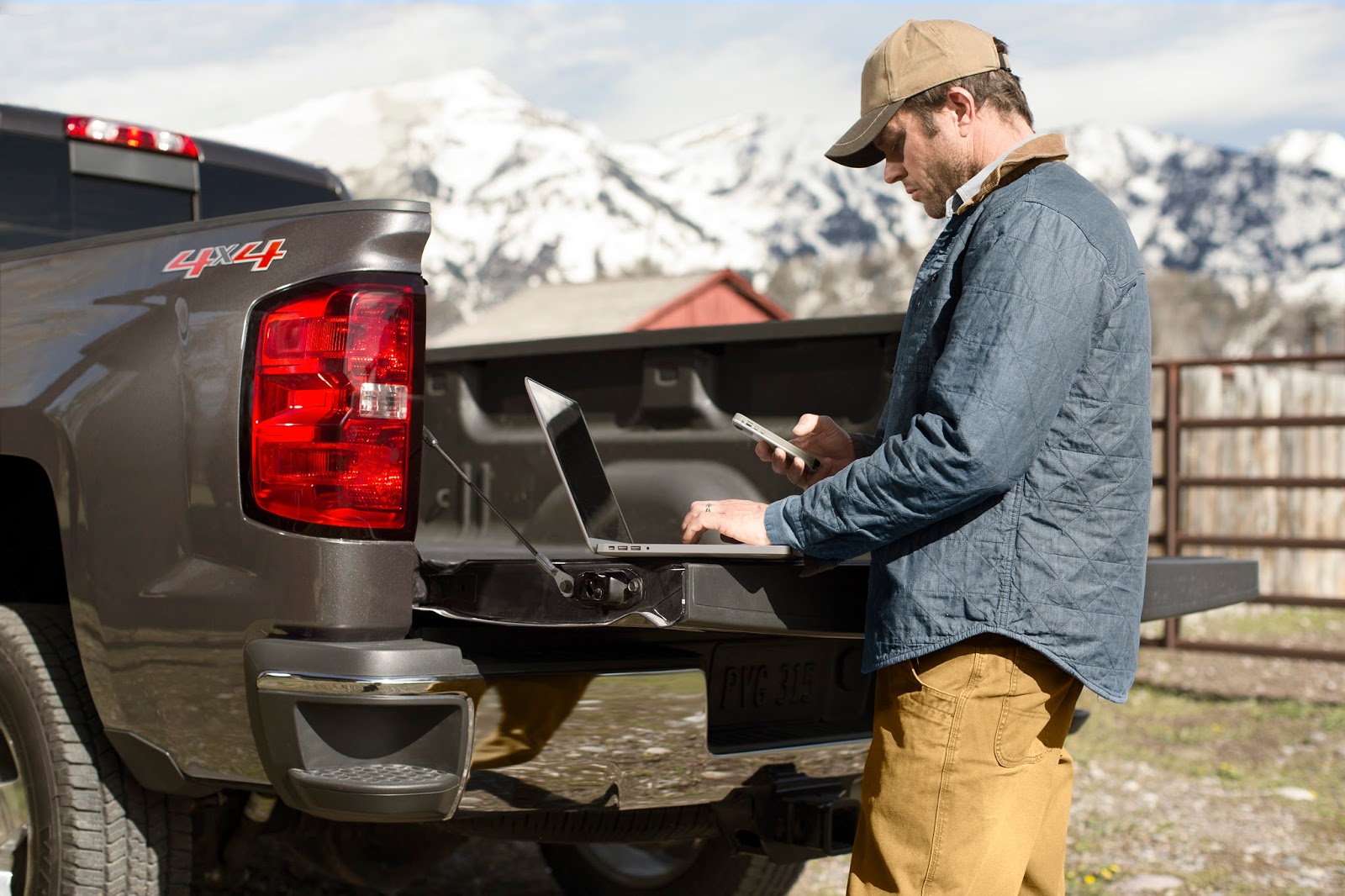 Commercial Truck Success Blog: Silverado Owners Stay Closely Connected