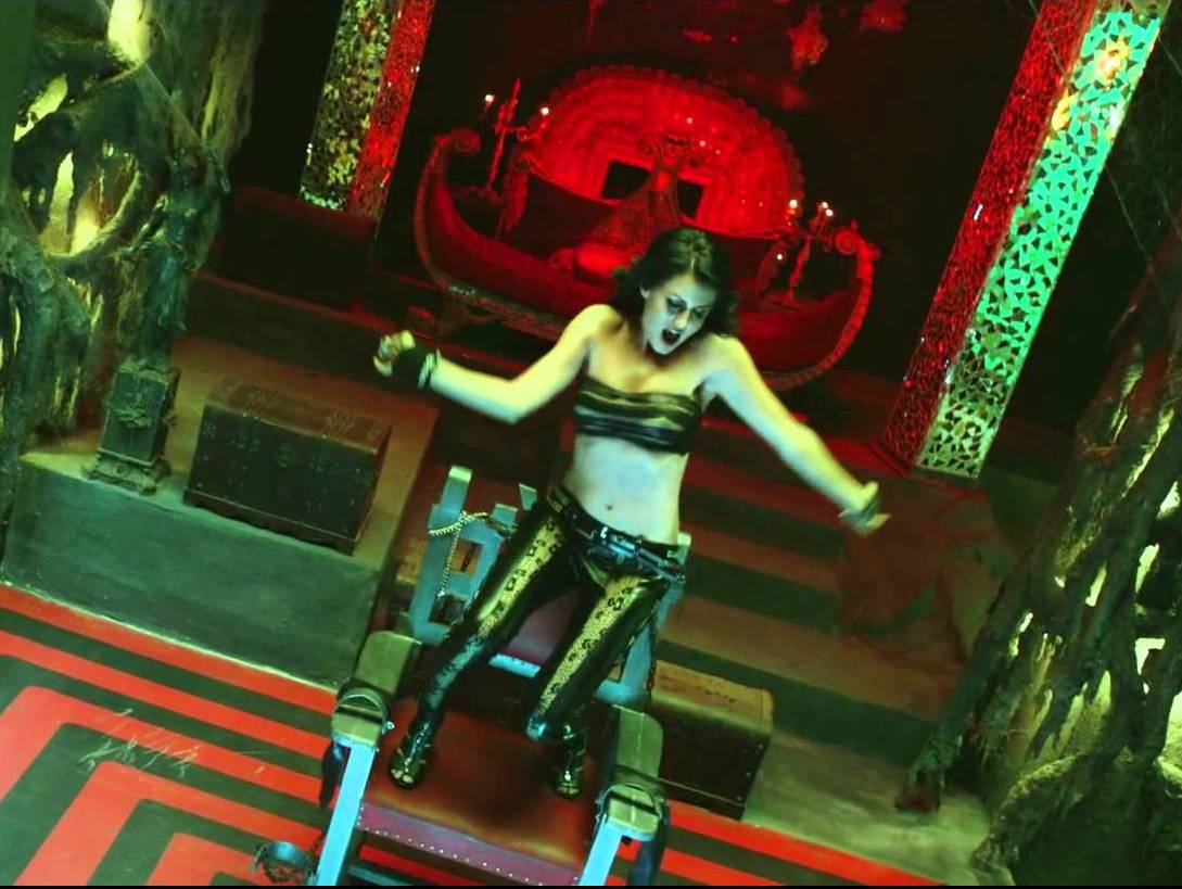 Yana Gupta hot item song aa zara kareeb in murder 2, Yana Gupta hot legs, Yana Gupta sexy navel, Yana Gupta hot song