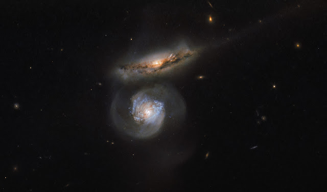 Interacting Galaxies MCG+01-38-004 • MCG+01-38-005