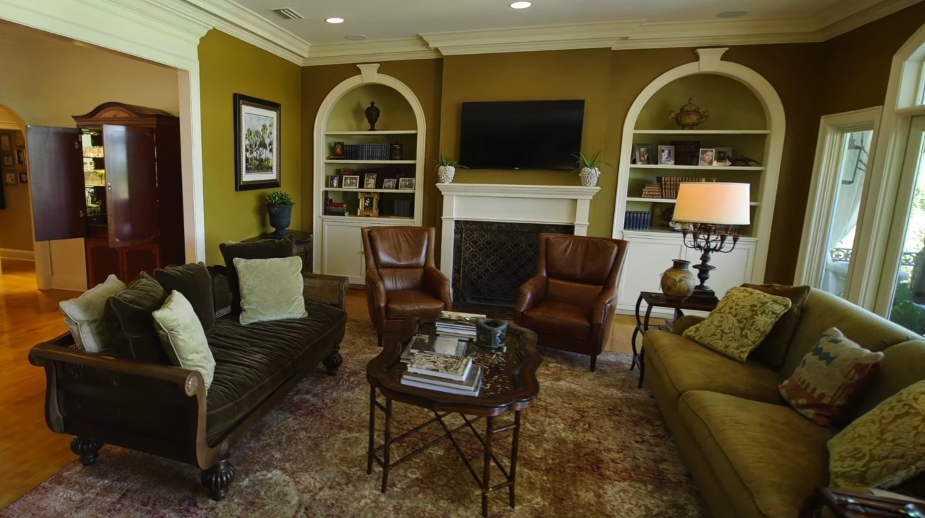 23 Photos vs. 2020 Dixon Lane, St Simons, GA vs. Beachfront Home Interior Design Tour
