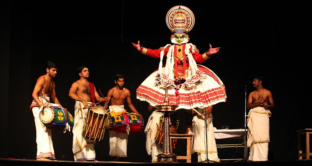 ZOOMININDIA Kathakali Traditional Dancedrama of Kerala