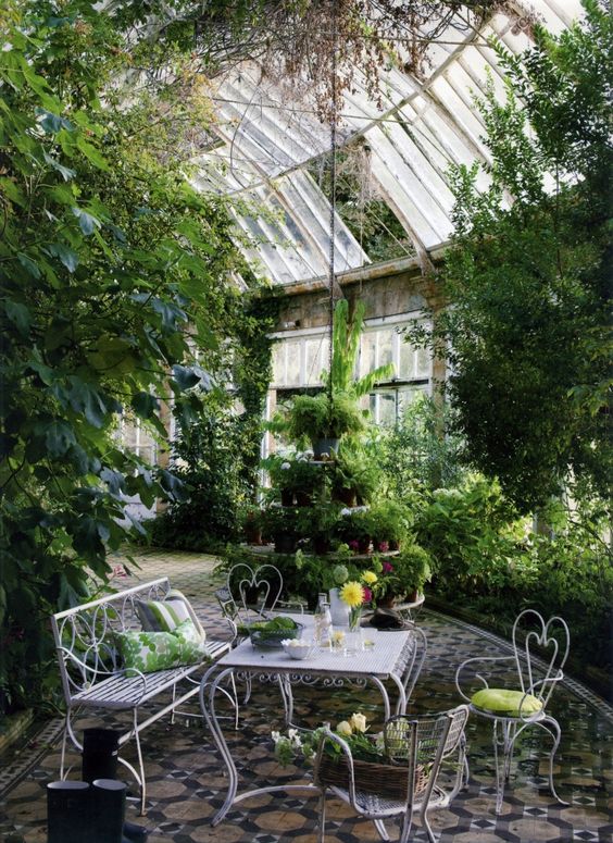 Eye For Design: Decorating Conservatories And Garden Rooms.........Back