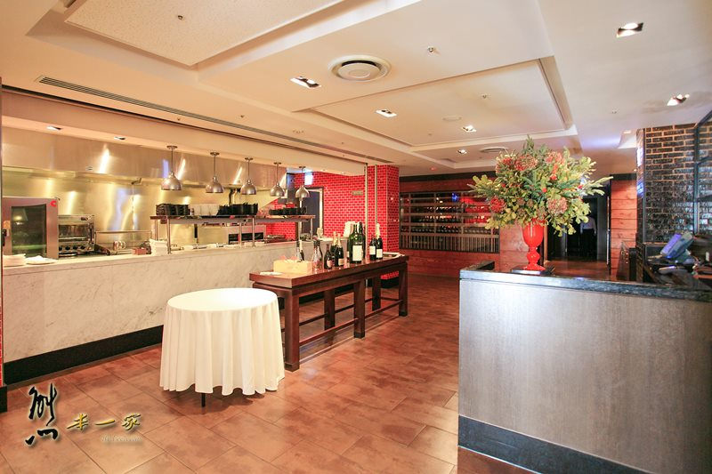 新竹五星級 國賓大飯店|A Cut牛排館、玖樓中餐廳、Corner Bakery烘培麵包坊、室內游泳池、健身中心健身房、Le Bar雪茄酒吧、國際宴會廳竹萱廳、八方燴西餐廳吃到飽、婚宴喜慶聚會場所近新光三越巨城商圈百貨