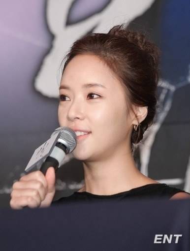 IU Palace: [News] Hwang Jung Eum wants to get married when she's at her