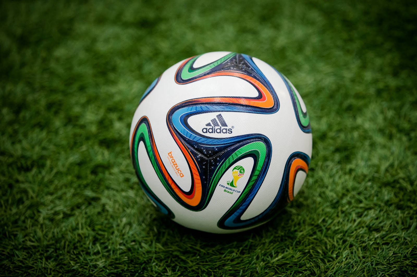 Adidas Brazuca WM Ball veröffentlicht + spezielle Version für das